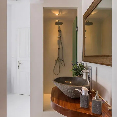 Extravagant Mykonos - Pousha - 5 Bedrooms - Sea Front Location - Whitewashed Architecture Hotel 4*