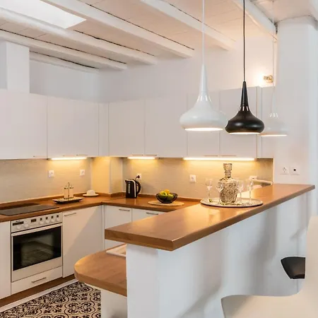 Extravagant Mykonos - Pousha - 5 Bedrooms - Sea Front Location - Whitewashed Architecture 4*